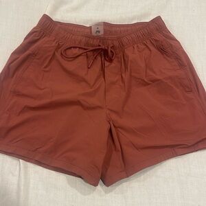 B9B028 VRST Men’s 5” Everyday Relaxed Fit Short,Brick Rust SZ 30